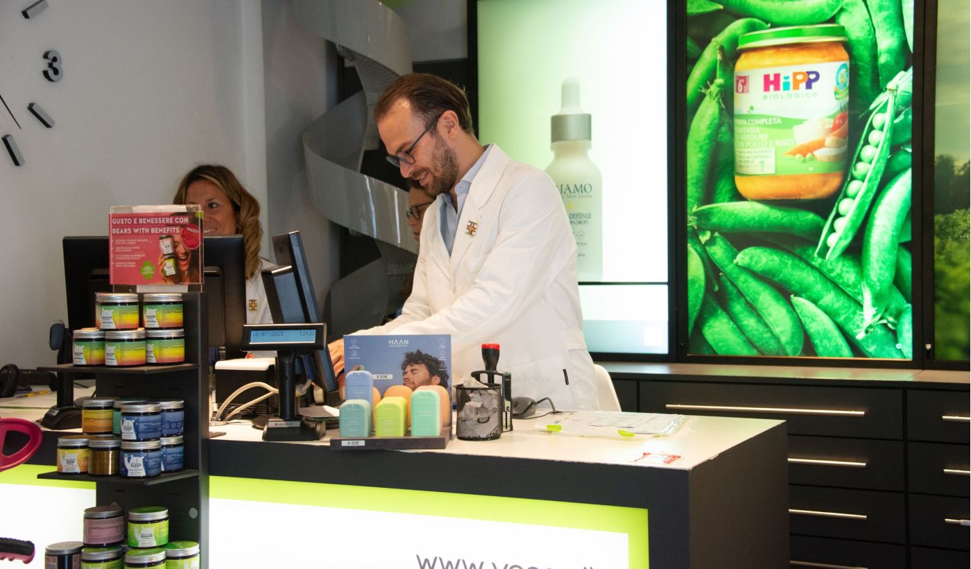 Scaffali e interni Farmacia Vecco Grugliasco